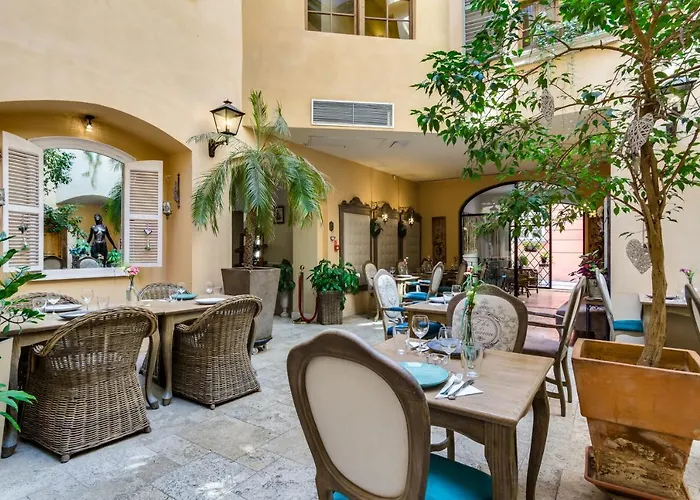 Plac Kolegiacki Hostel